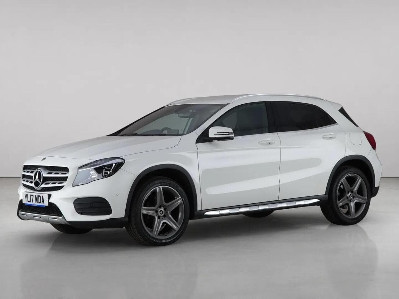 Mercedes-Benz GLA thumbnail Front Left
