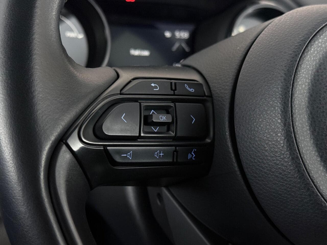 Toyota Yaris thumbnail Misc Controls
