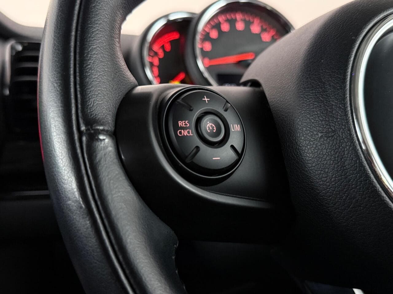 MINI Clubman thumbnail Misc Controls
