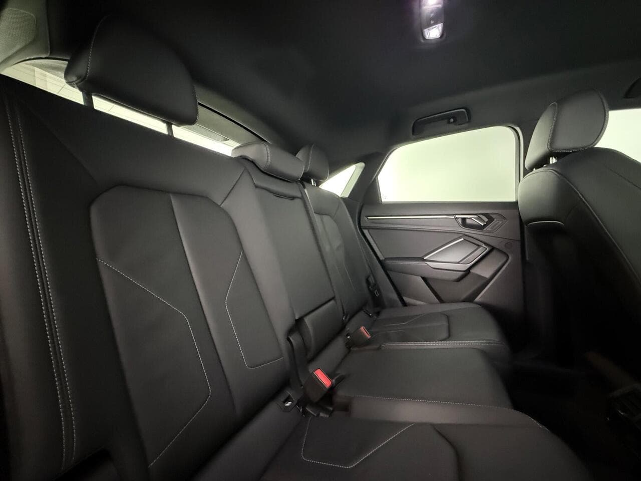 Audi Q3 thumbnail Seats Rear