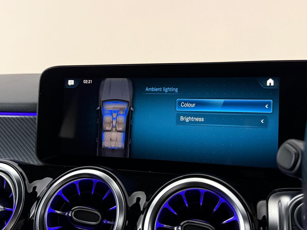 Mercedes-Benz GLB thumbnail Infotainment System