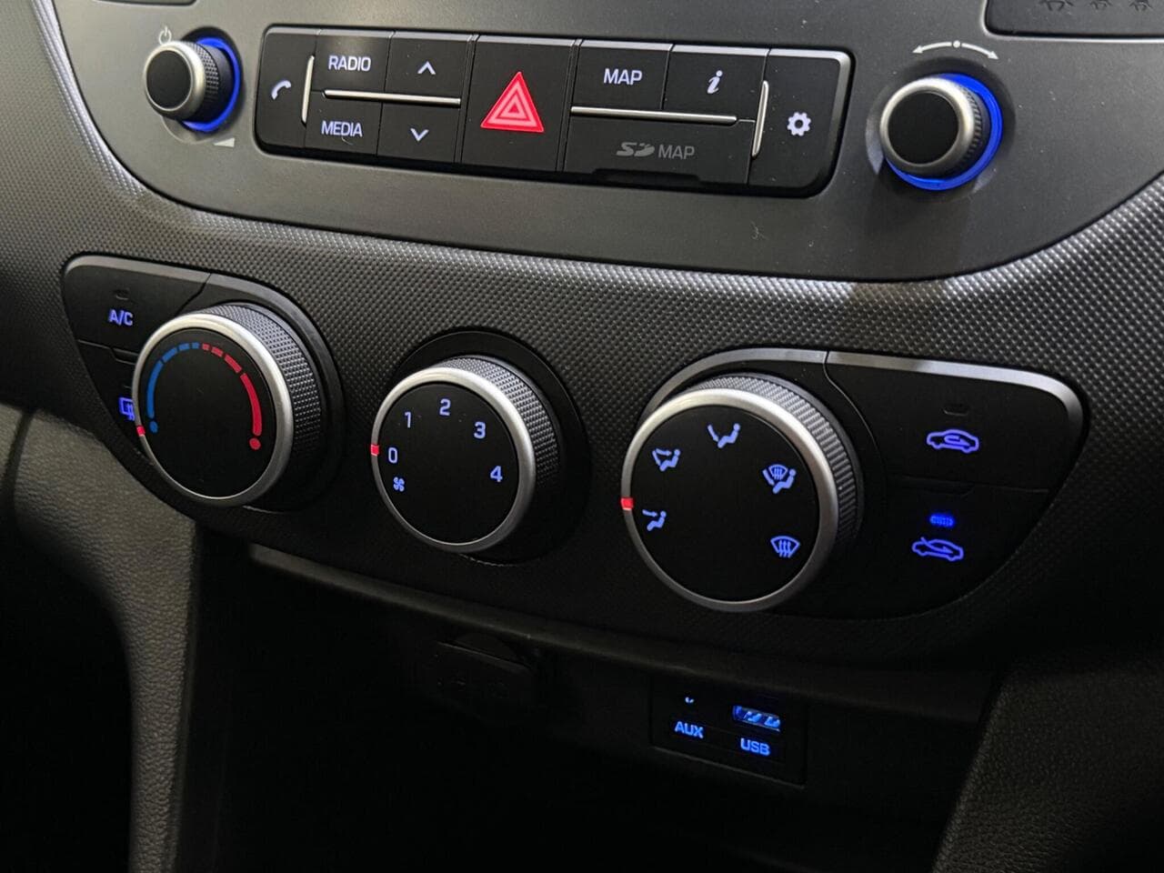 Hyundai i10 thumbnail Misc Controls