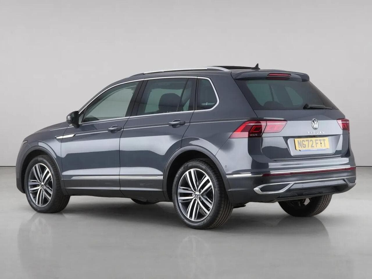 Volkswagen Tiguan thumbnail Rear Left