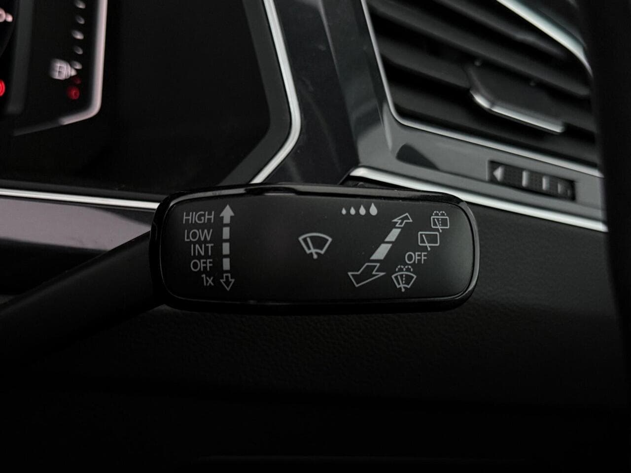 Volkswagen Tiguan thumbnail Misc Controls