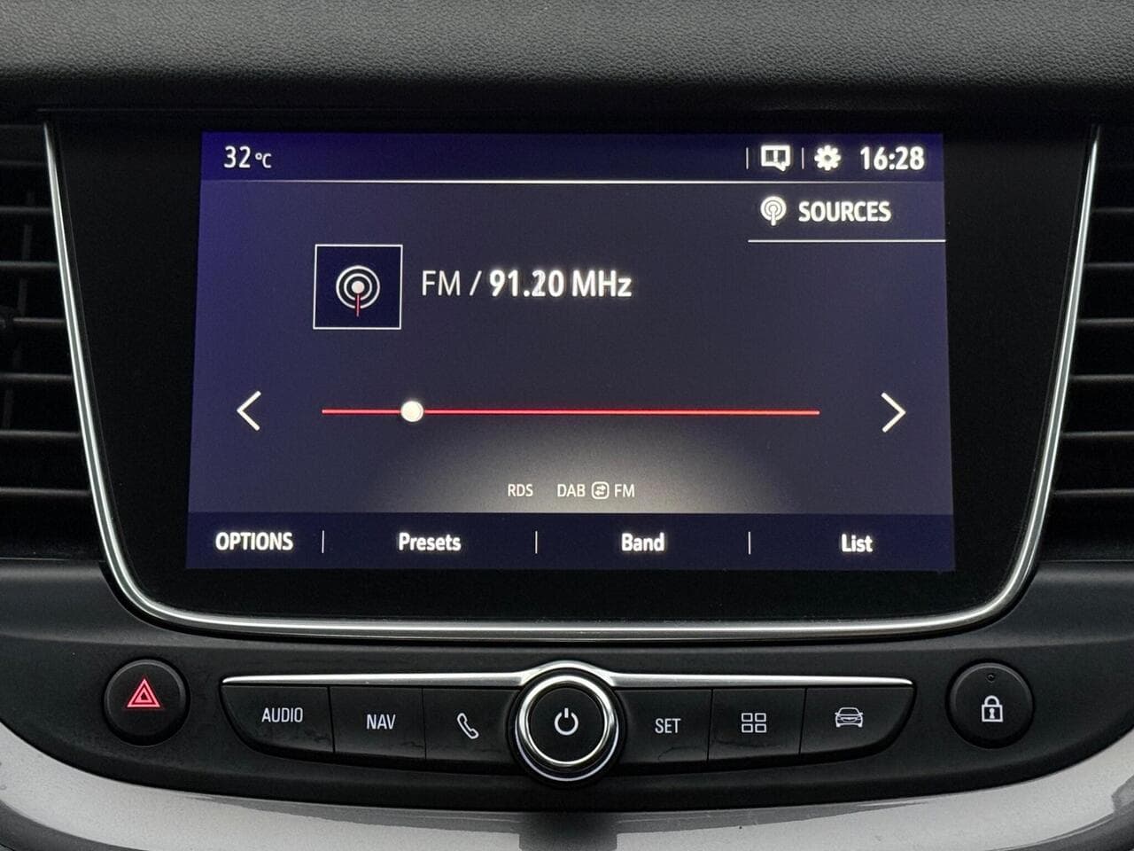 Vauxhall Grandland X thumbnail Infotainment System