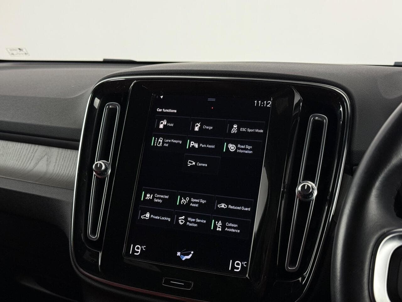 Volvo XC40 thumbnail Infotainment System