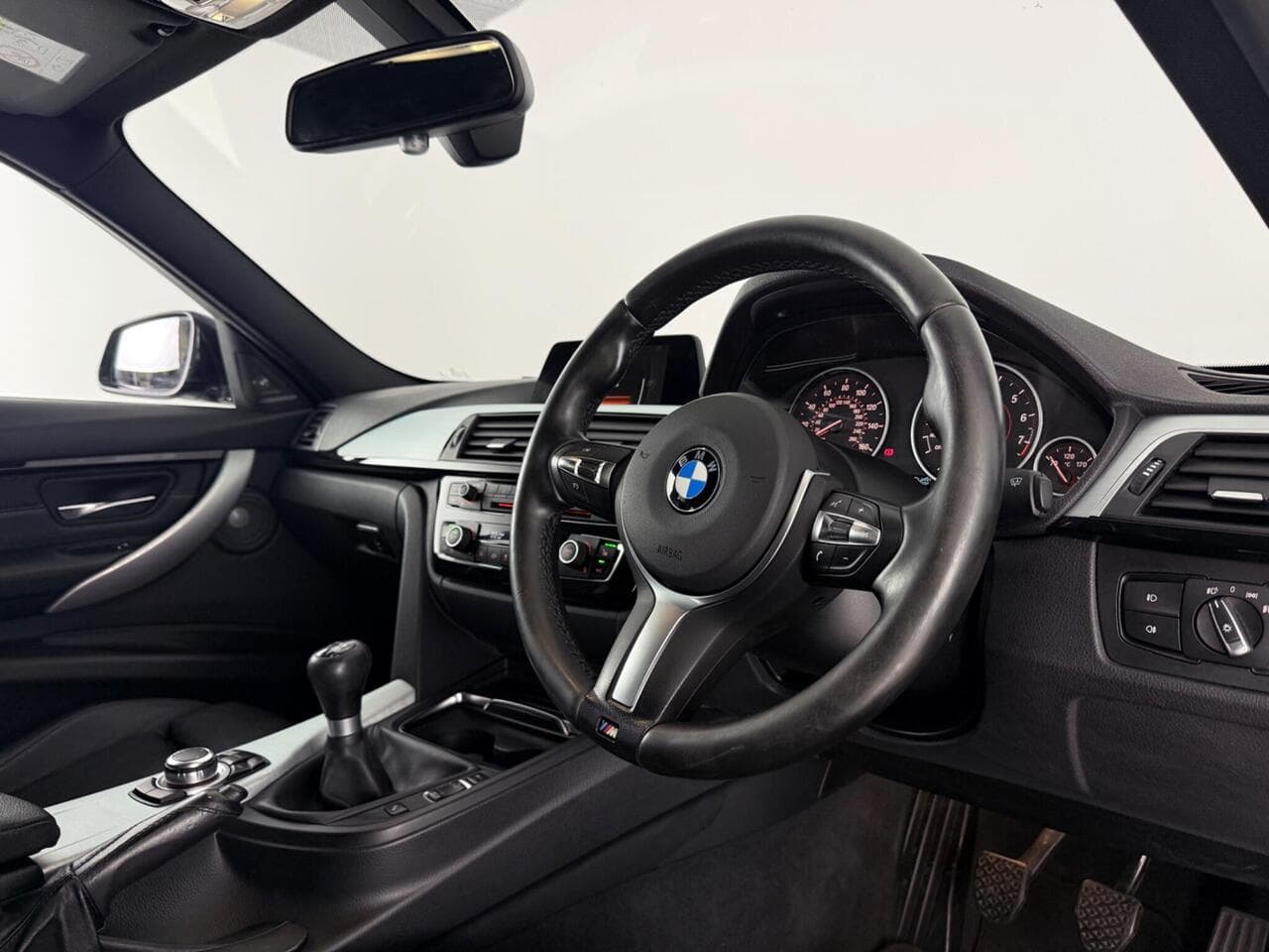BMW 3 Series thumbnail Interior Front