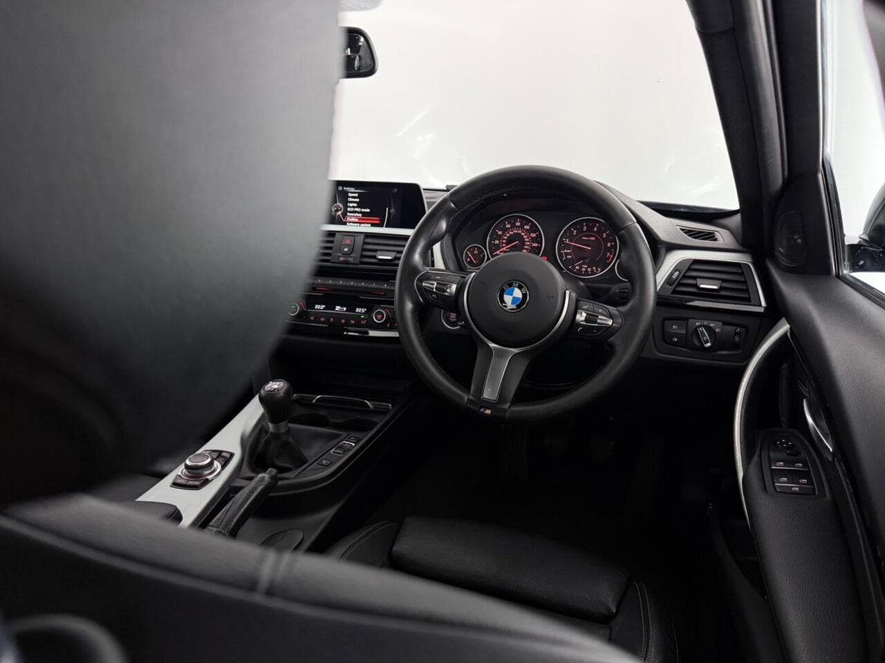 BMW 3 Series thumbnail Interior Front