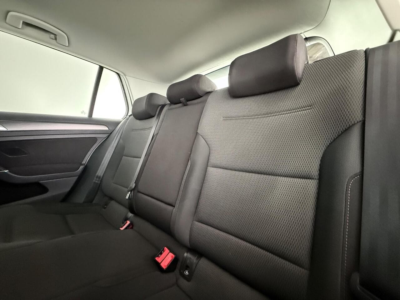 Volkswagen Golf thumbnail Seats Rear