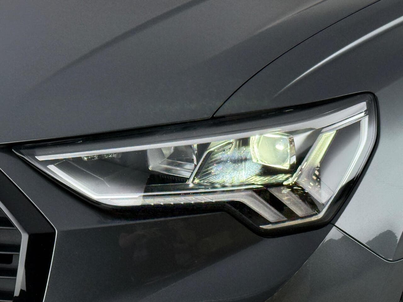 Audi Q3 thumbnail Lights Front