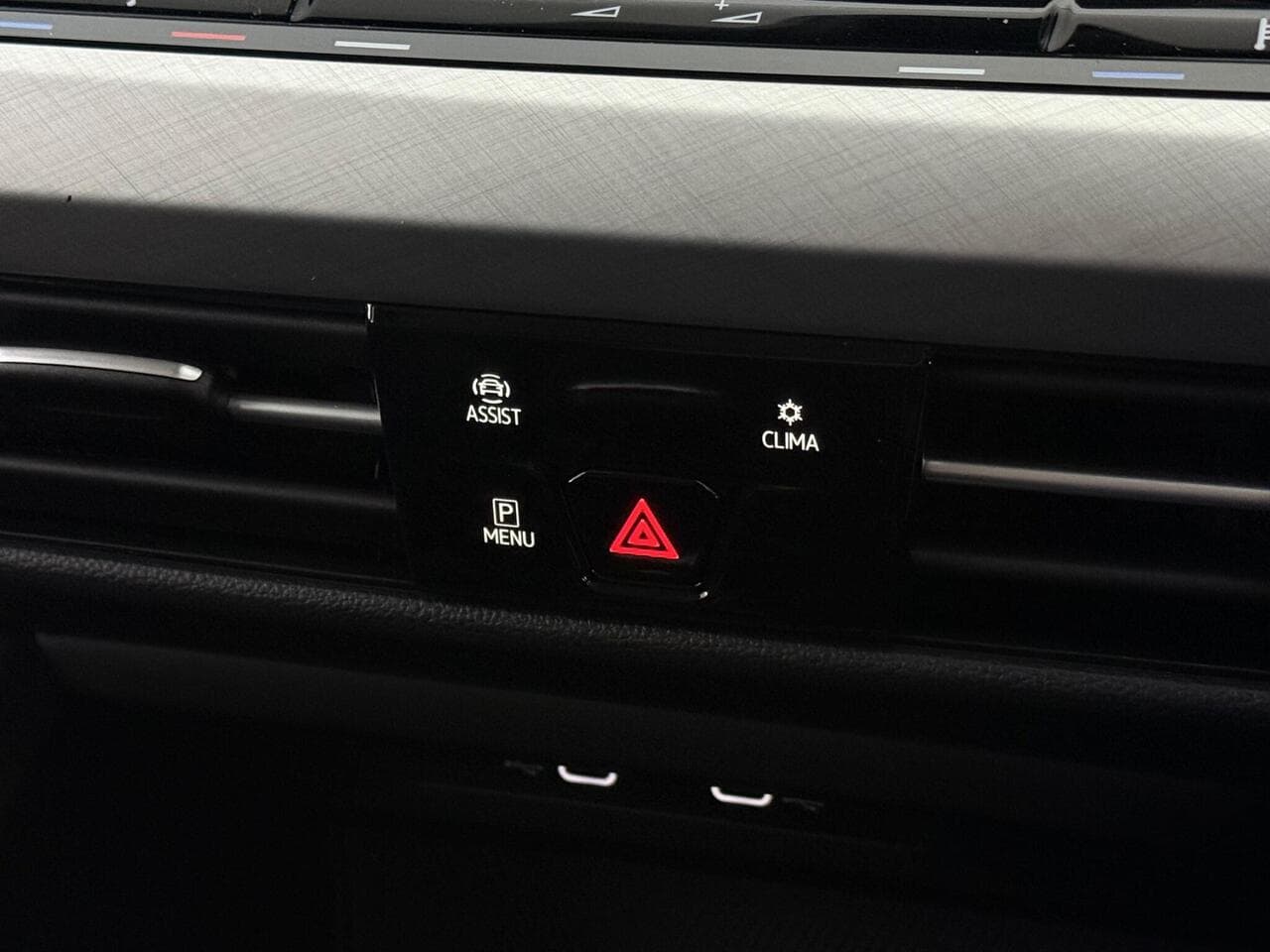 Volkswagen Golf thumbnail Infotainment System