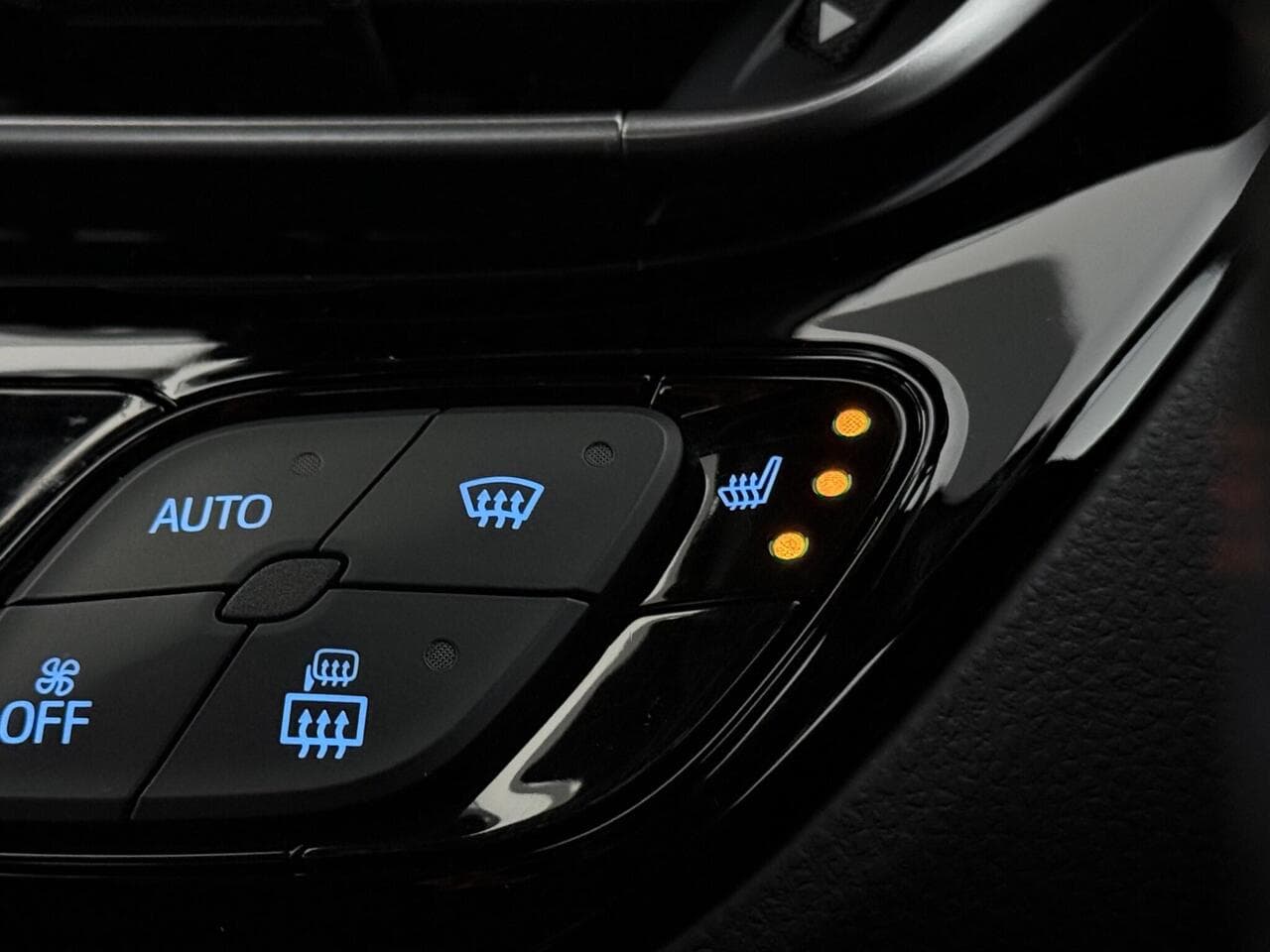 Toyota C-HR thumbnail Misc Controls