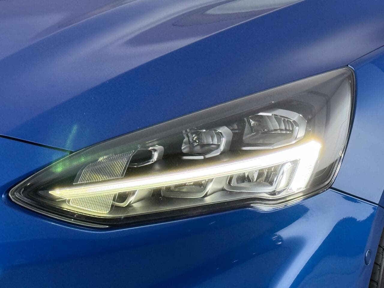 Ford Focus thumbnail Lights Front
