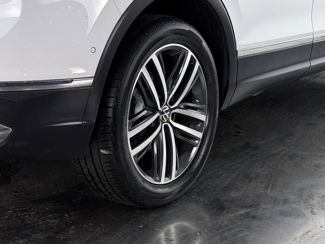Volkswagen Tiguan thumbnail Wheel