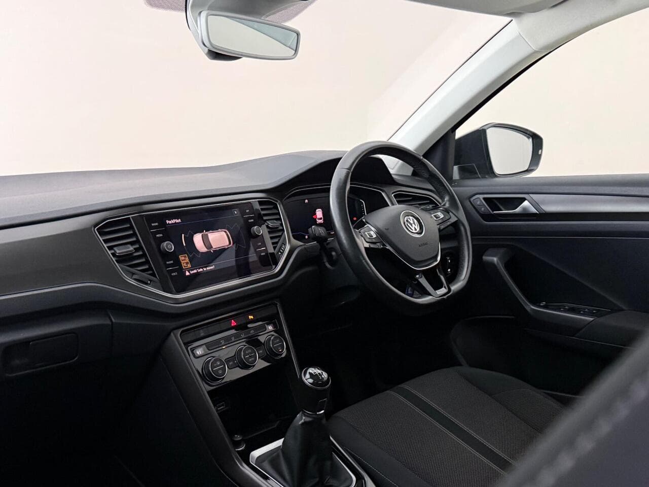 Volkswagen T-Roc thumbnail Interior Front