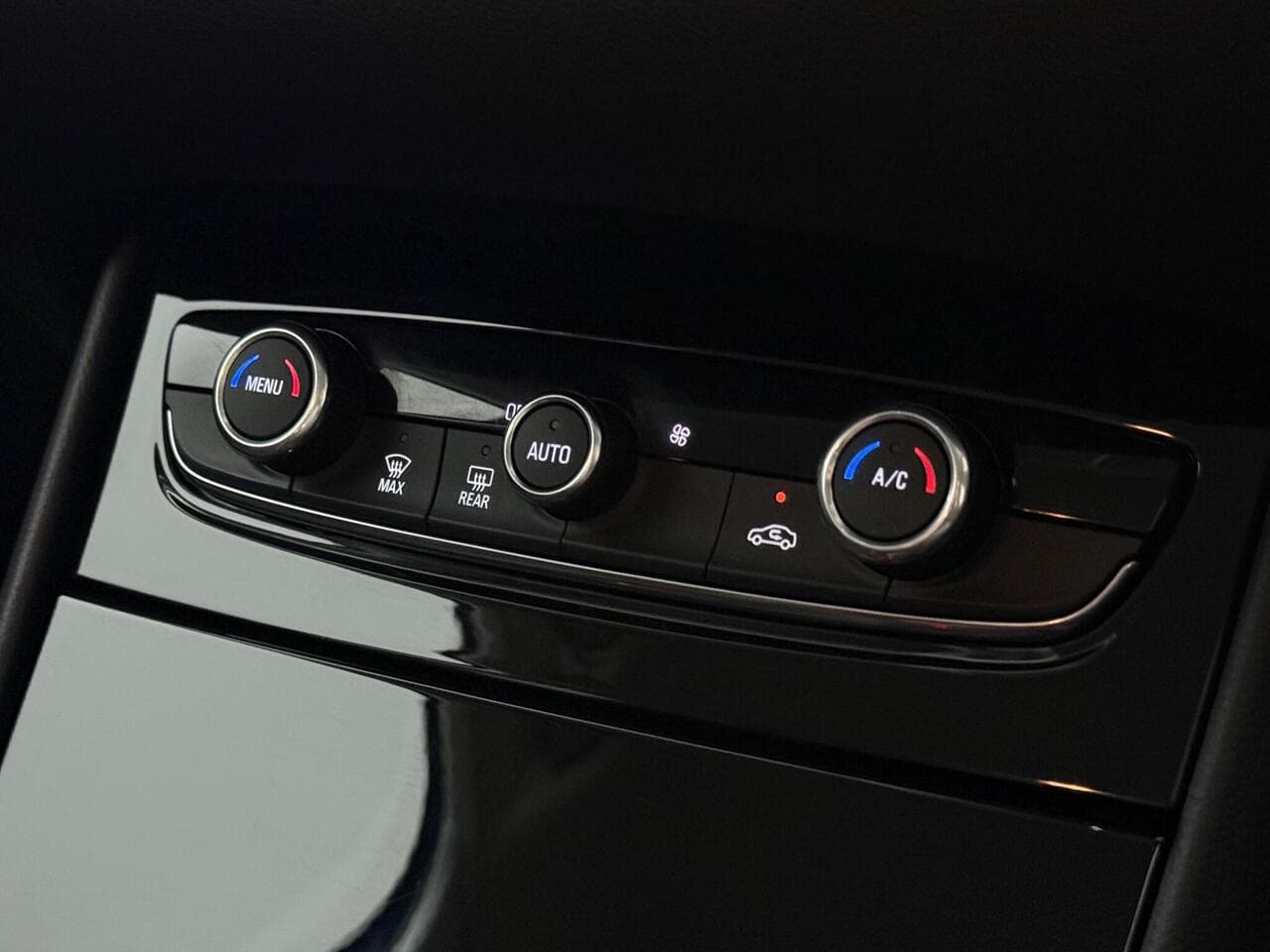 Vauxhall Grandland X thumbnail Misc Controls