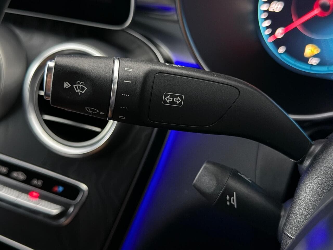 Mercedes-Benz C Class thumbnail Misc Controls