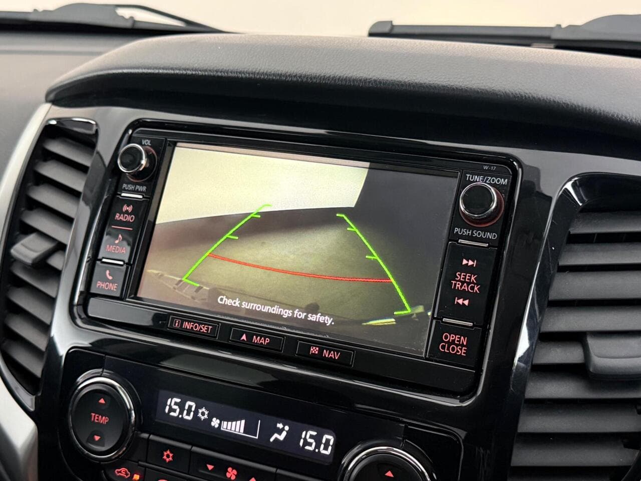 Mitsubishi L200 thumbnail Infotainment System
