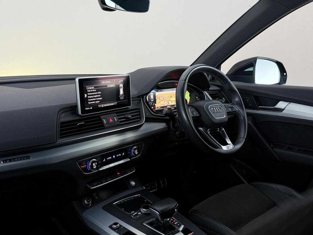 Audi Q5 thumbnail Interior Front