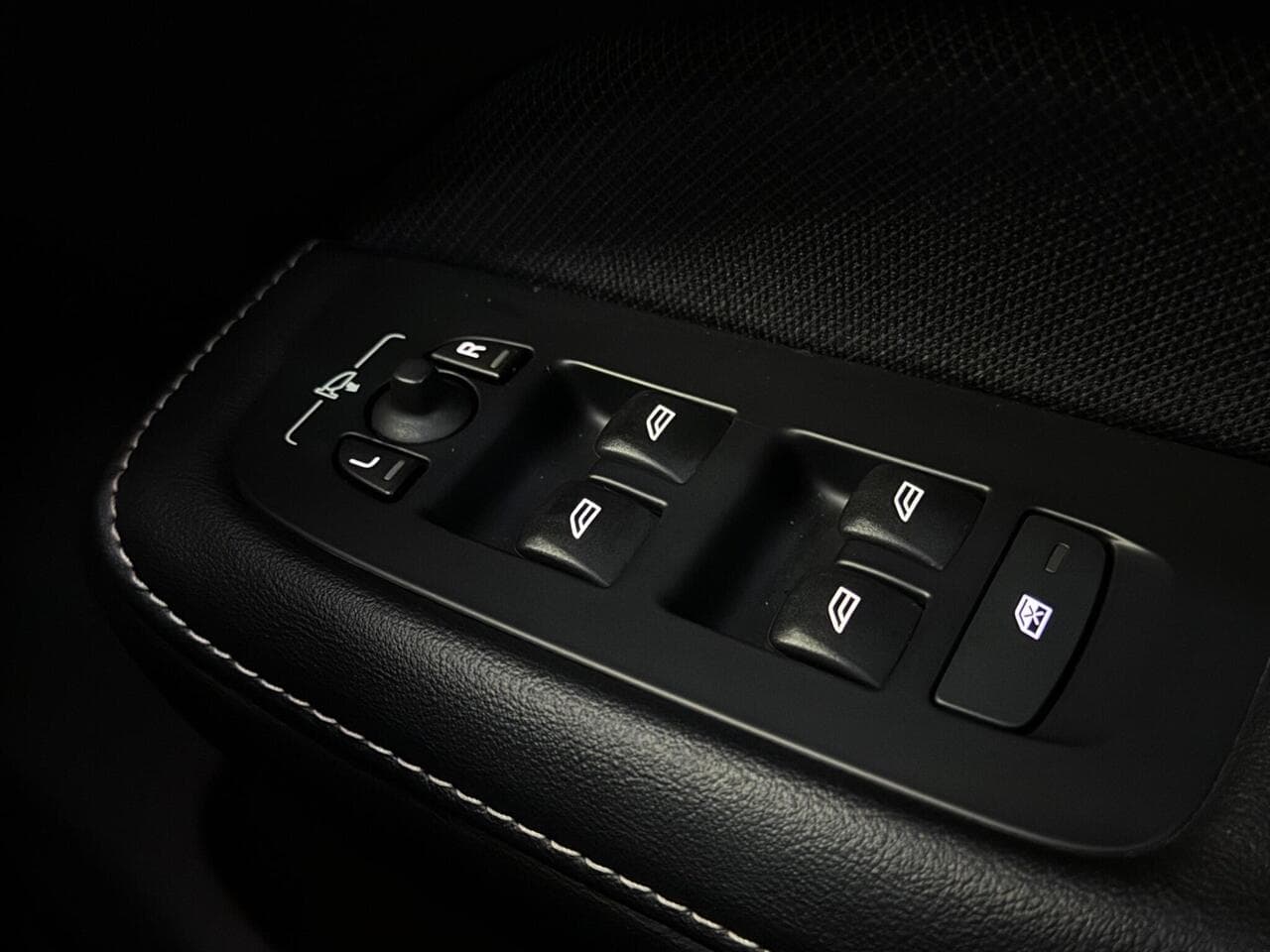 Volvo S60 thumbnail Misc Controls