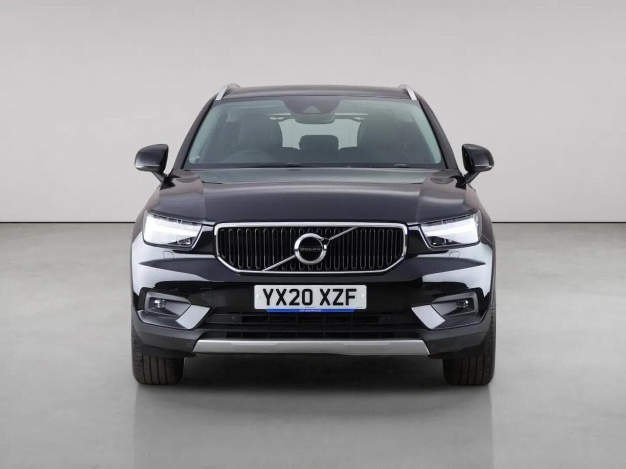 Volvo XC40 thumbnail Front