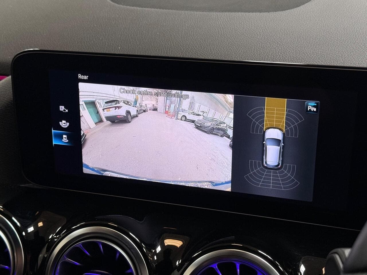 Mercedes-Benz GLA thumbnail Infotainment System