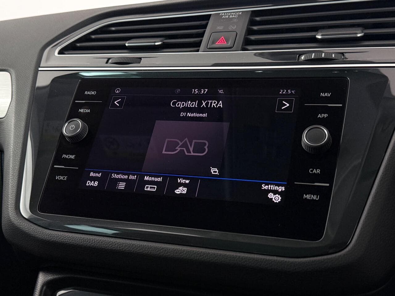 Volkswagen Tiguan thumbnail Infotainment System