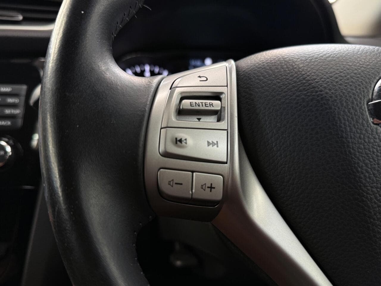 Nissan Qashqai thumbnail Misc Controls