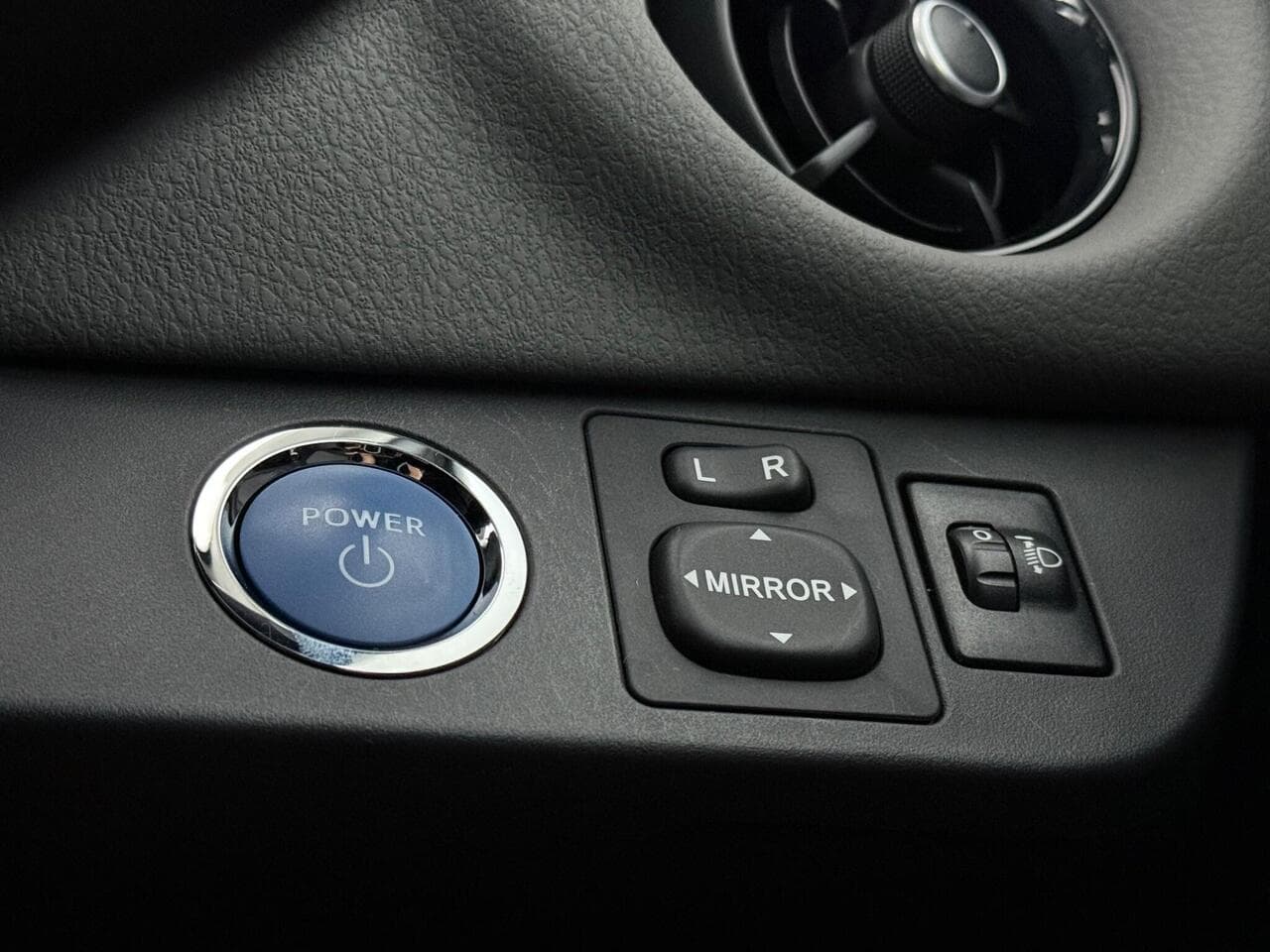 Toyota Yaris thumbnail Misc Controls