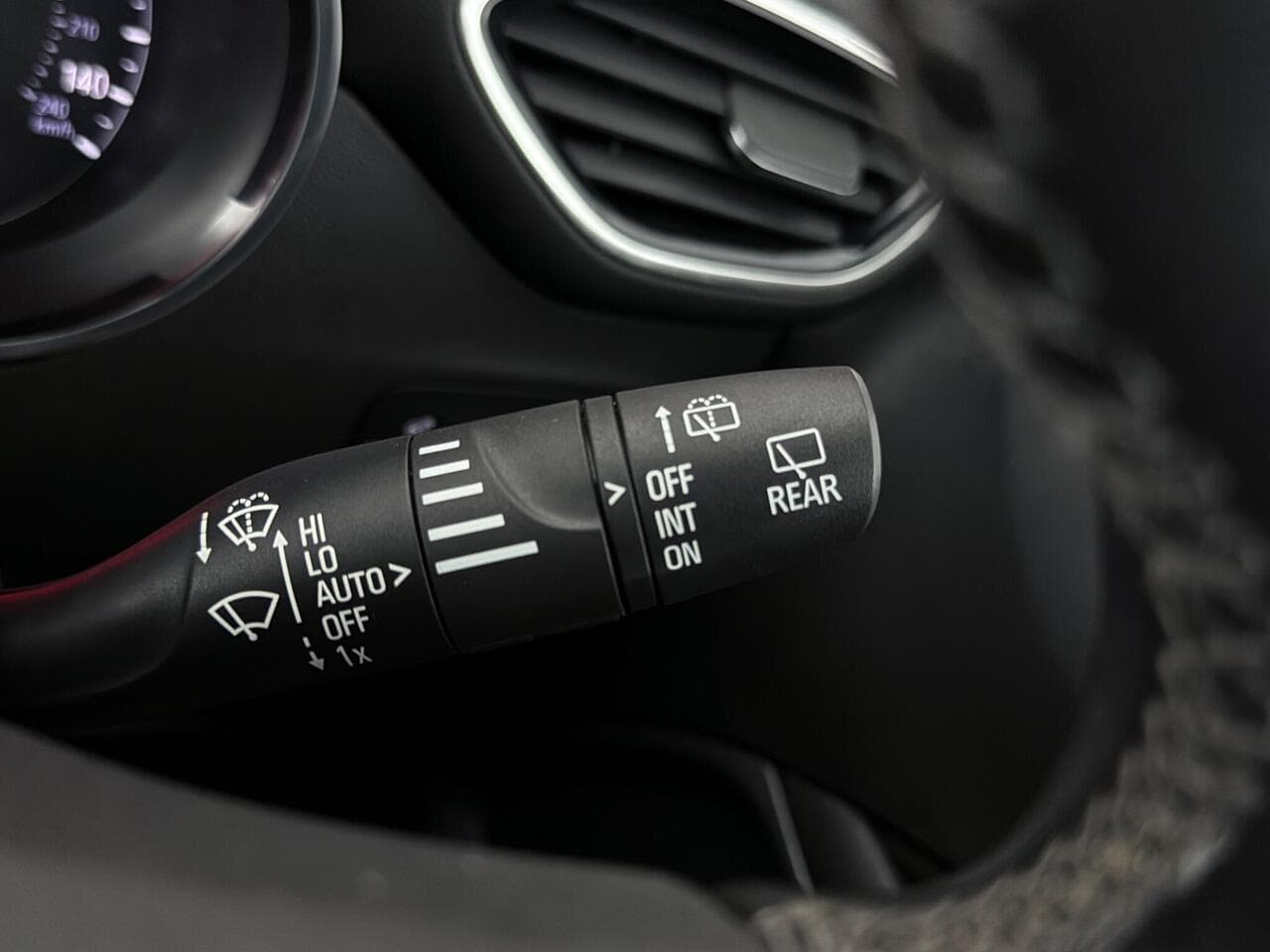 Vauxhall Crossland thumbnail Misc Controls