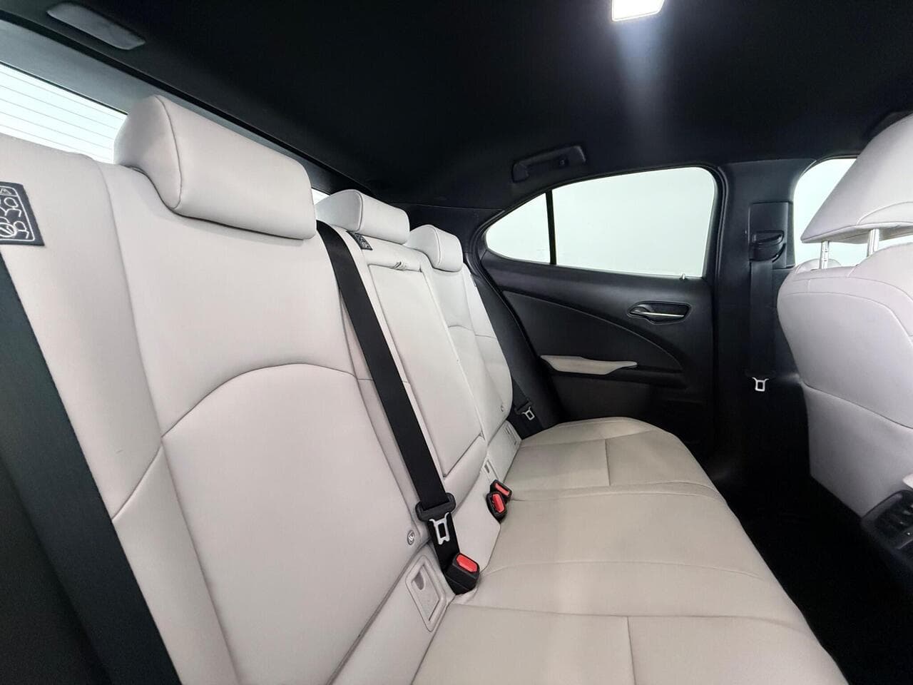 Lexus UX thumbnail Seats Rear