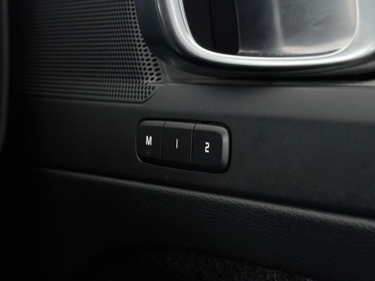 Volvo XC40 thumbnail Misc Controls
