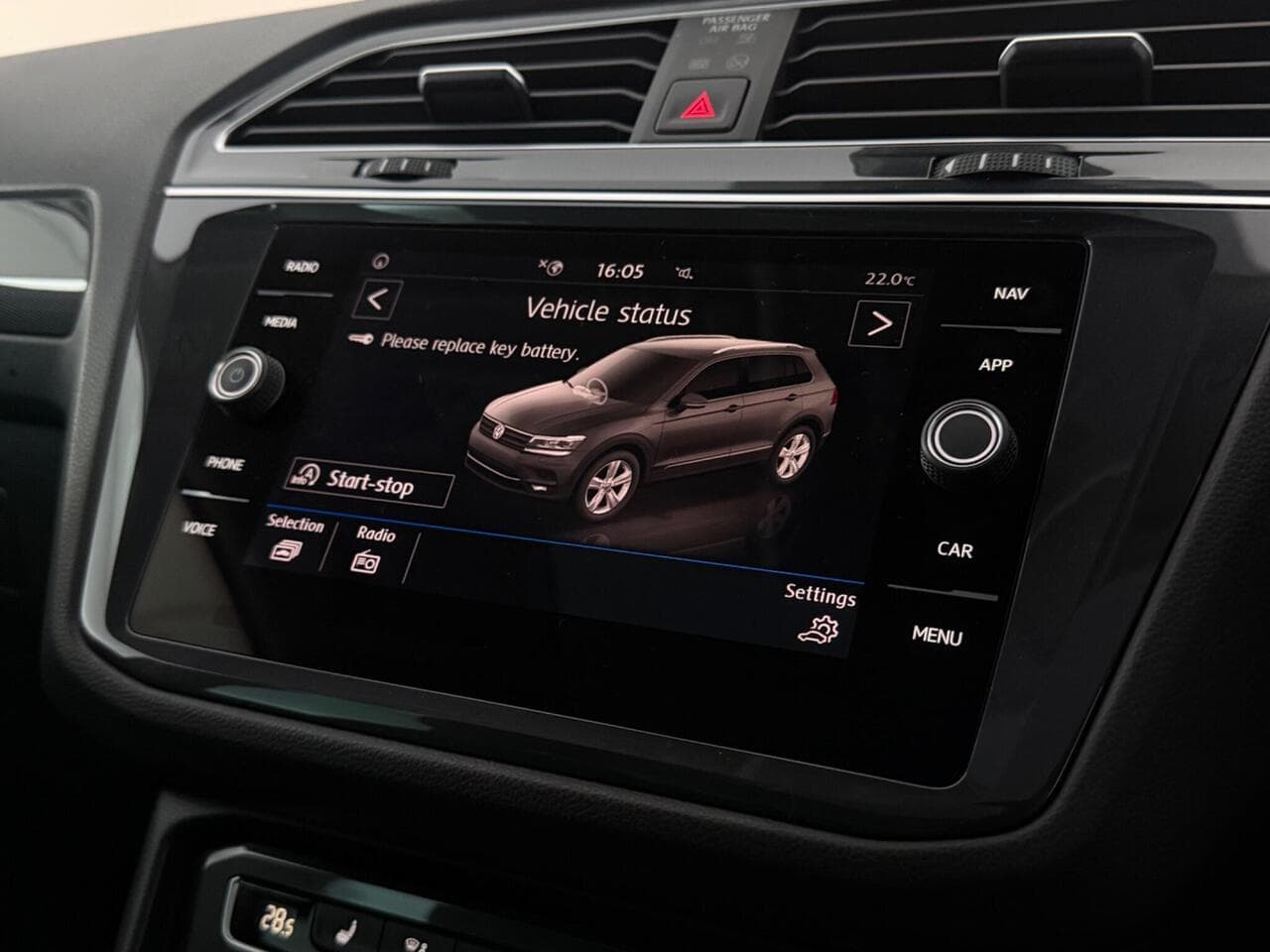 Volkswagen Tiguan thumbnail Infotainment System