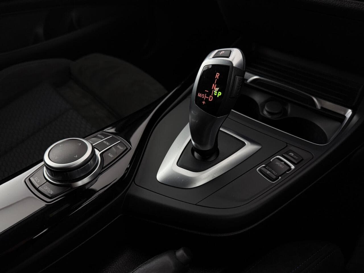 BMW 2 Series thumbnail Interior Front