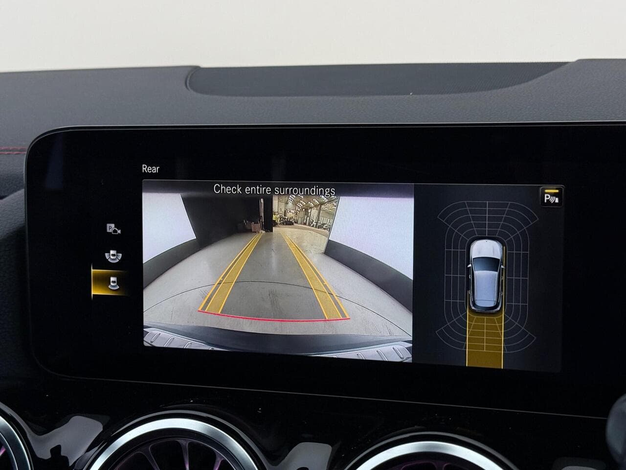 Mercedes-Benz EQA thumbnail Infotainment System