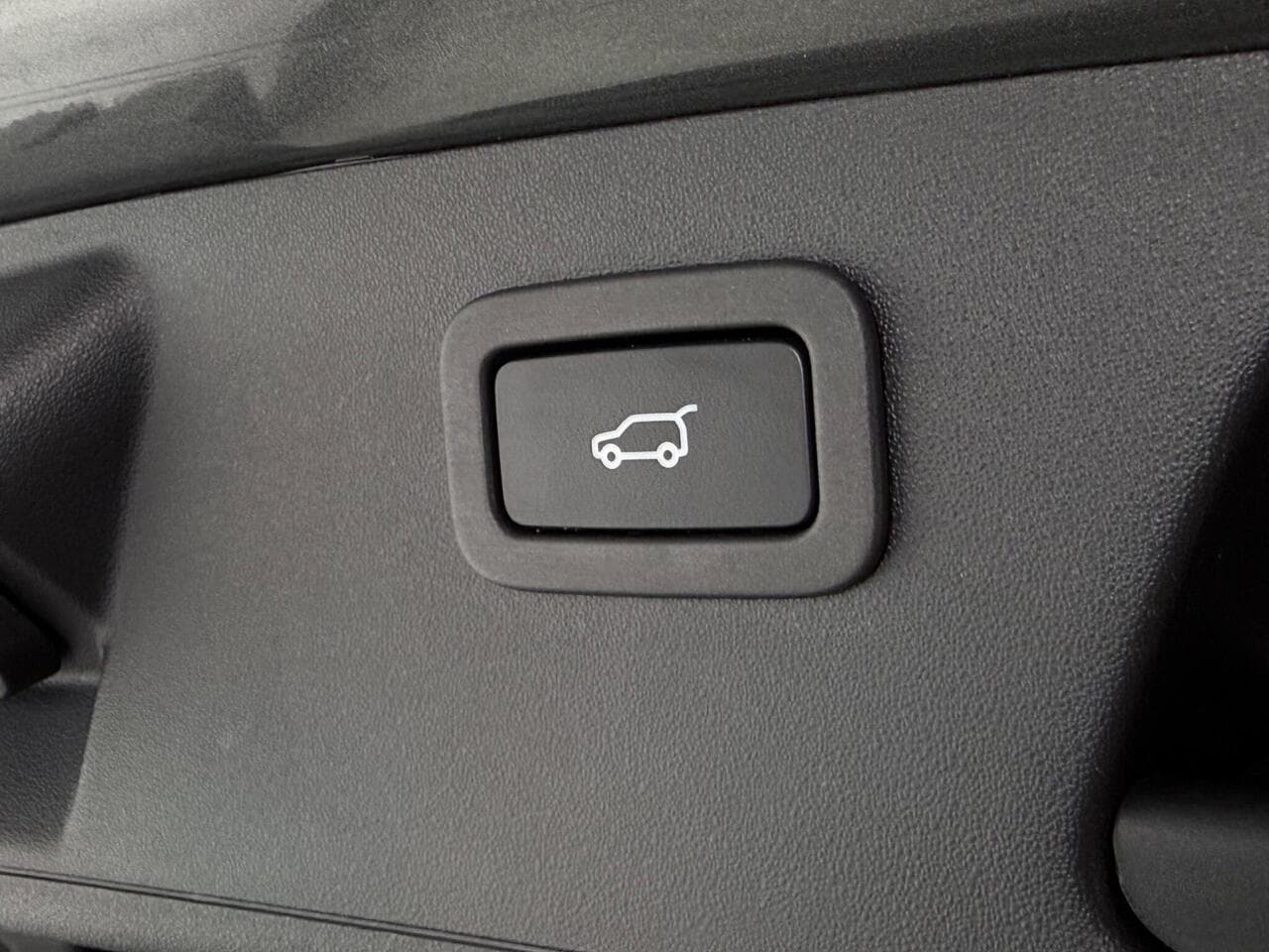 Jaguar E-PACE thumbnail Misc Controls