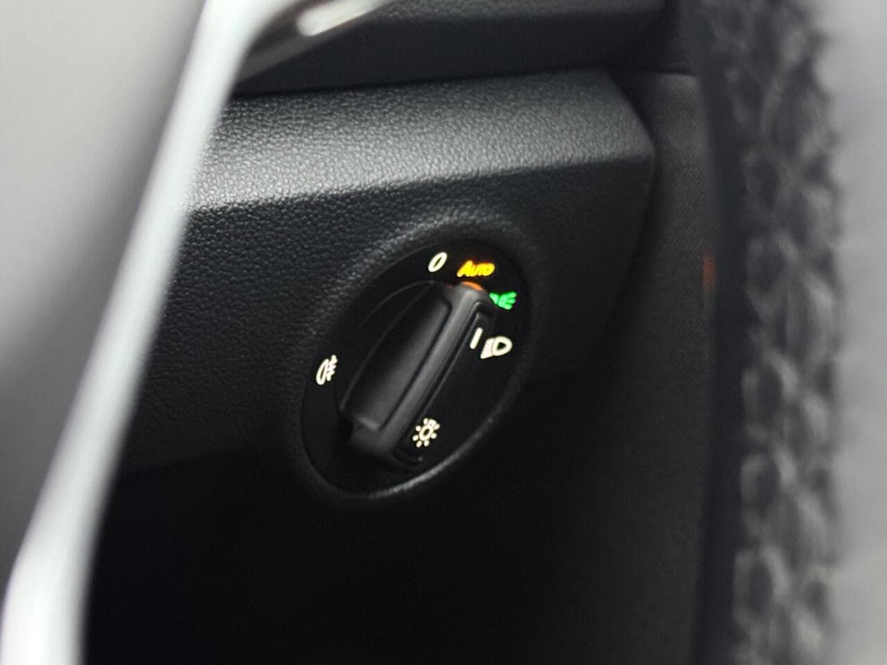 Volkswagen T-Roc thumbnail Misc Controls