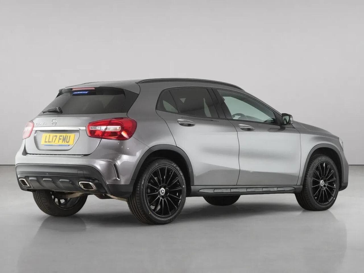 Mercedes-Benz GLA thumbnail Rear Right