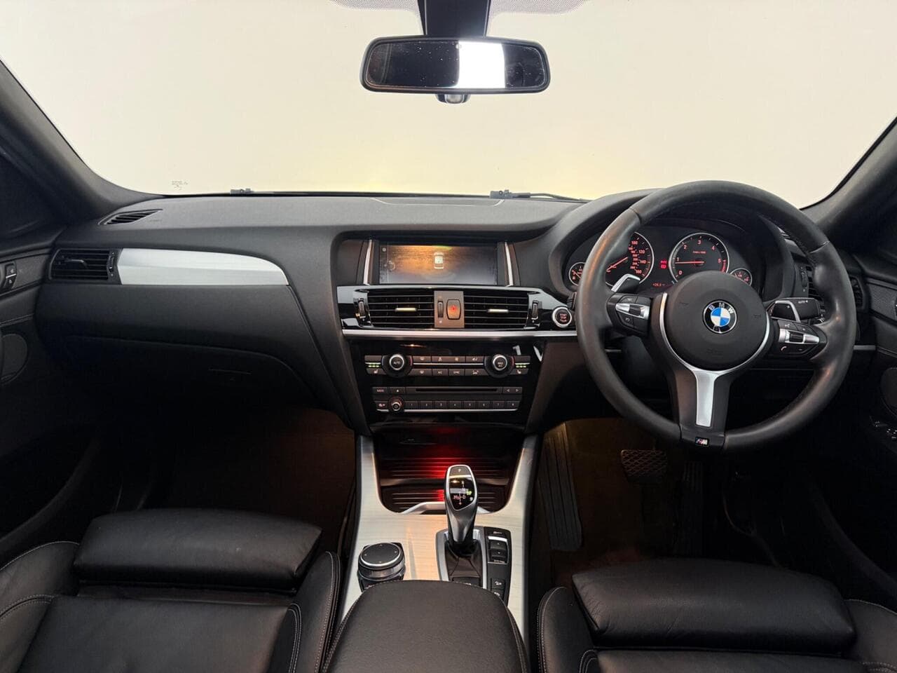 BMW X4 thumbnail Interior Front