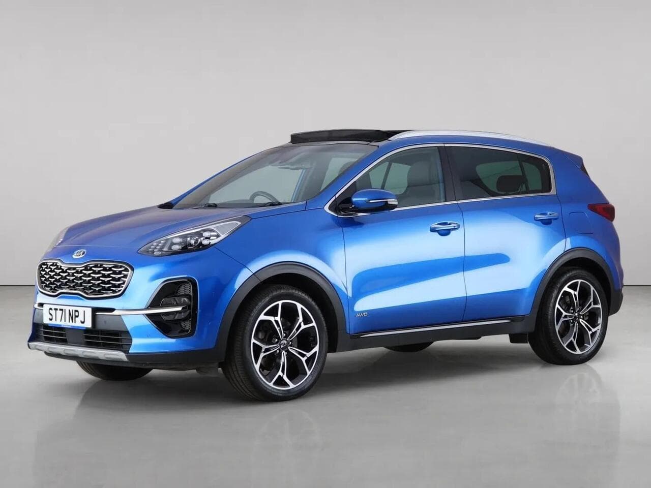 Kia Sportage thumbnail Front Left
