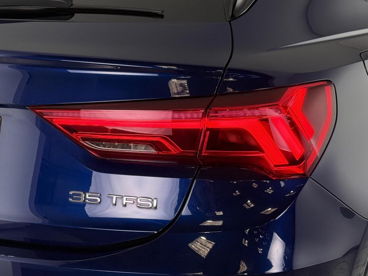 Audi Q3 thumbnail Lights Rear