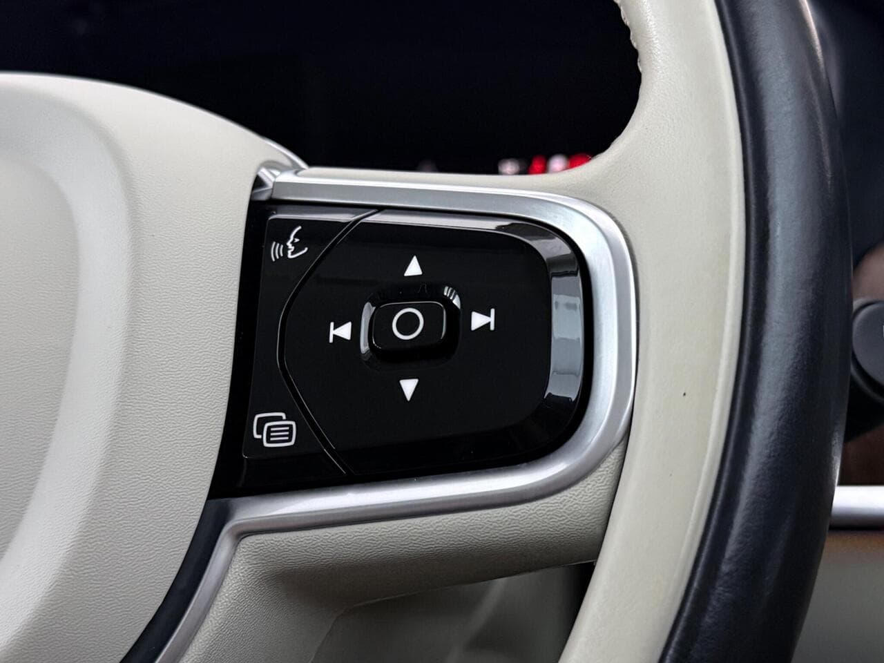 Volvo V90 Cross Country thumbnail Misc Controls