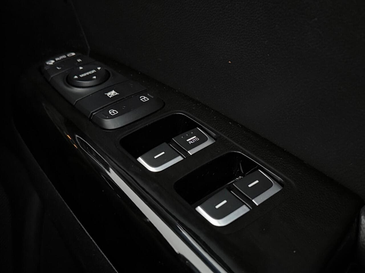 Kia Sportage thumbnail Misc Controls