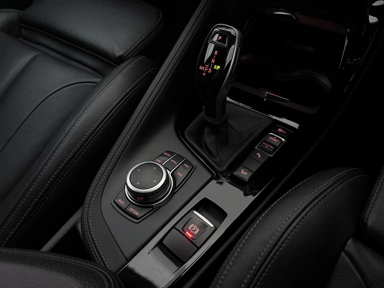 BMW X1 thumbnail Interior Front