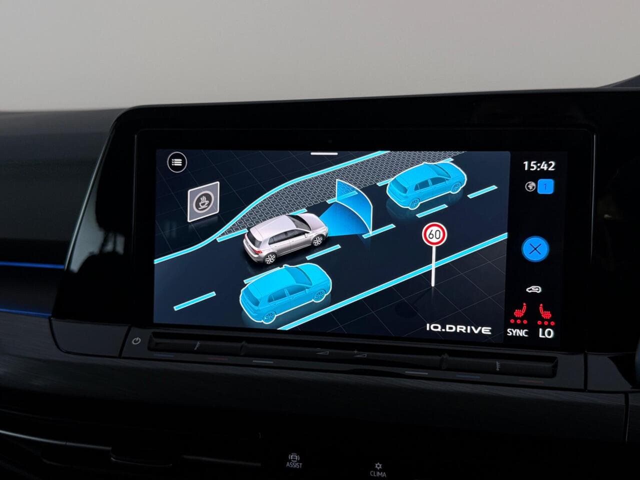 Volkswagen Golf thumbnail Infotainment System