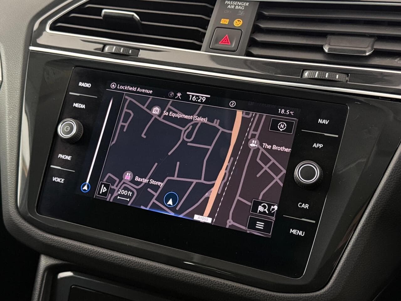 Volkswagen Tiguan thumbnail Infotainment System