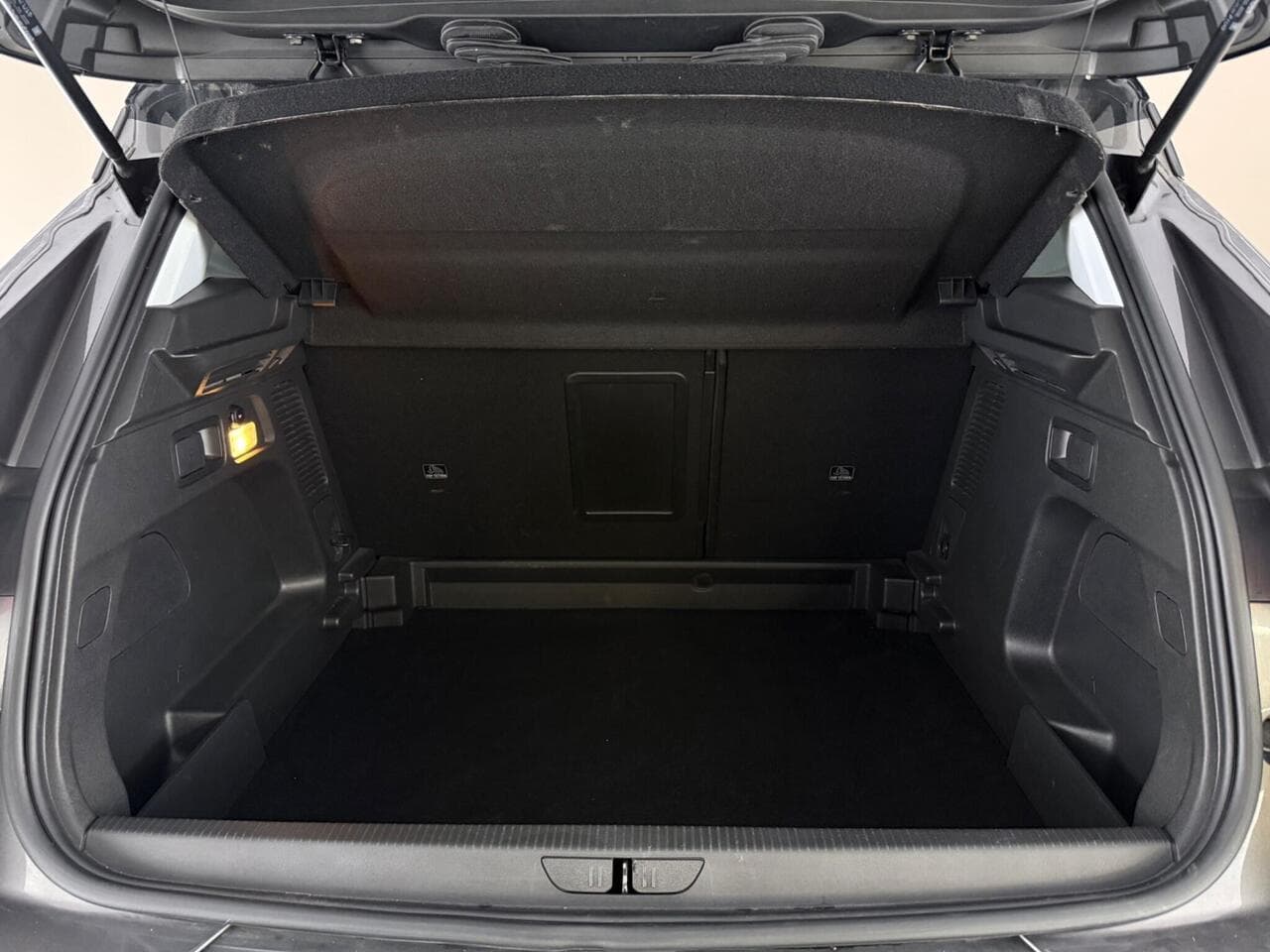 Vauxhall Grandland X thumbnail Boot