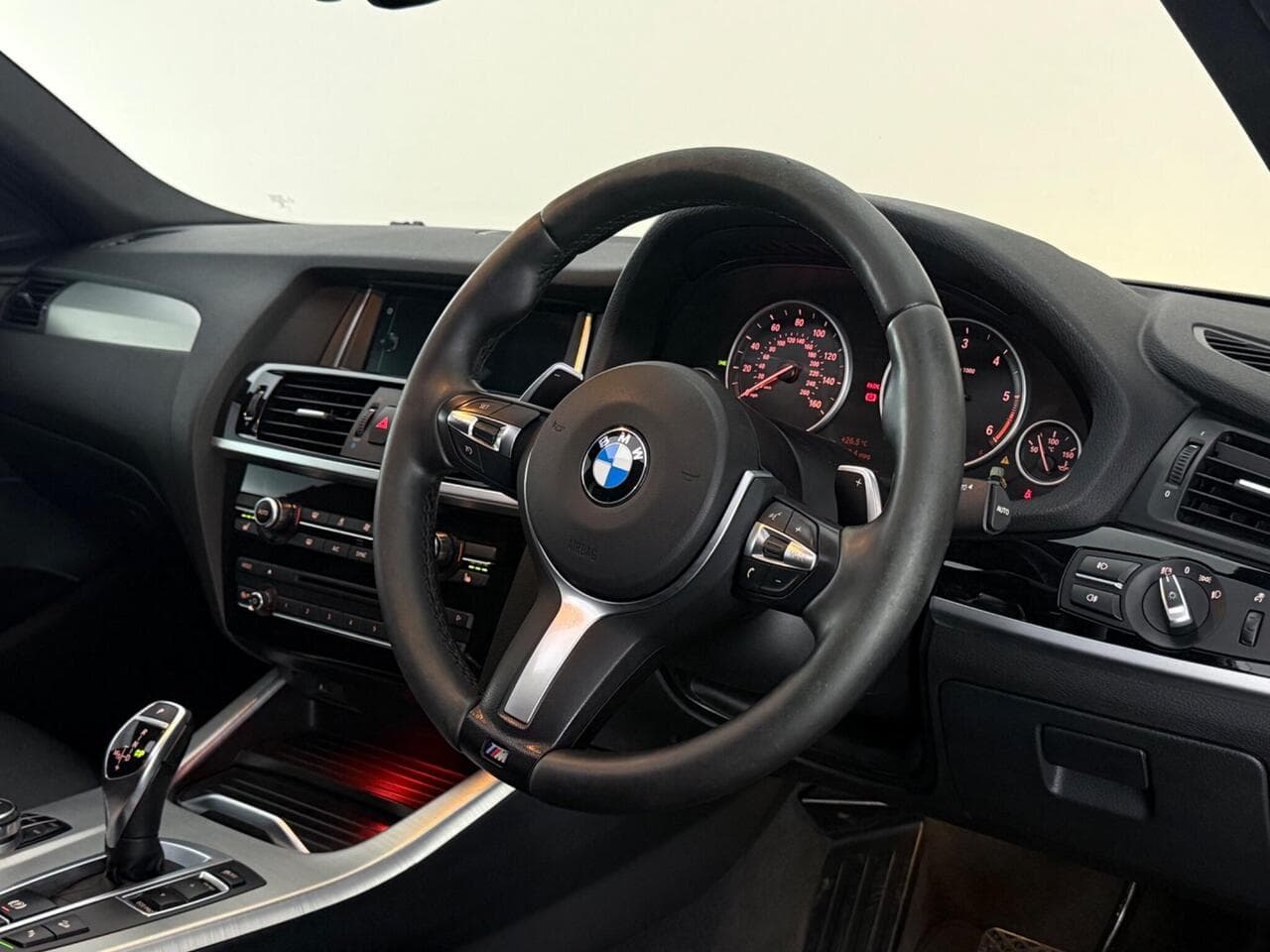 BMW X4 thumbnail Steering Wheel