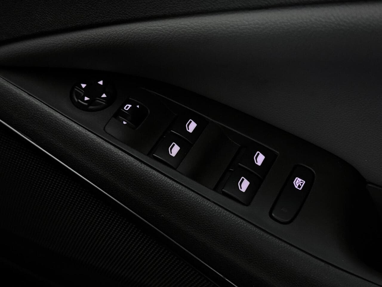 Vauxhall Crossland X thumbnail Misc Controls