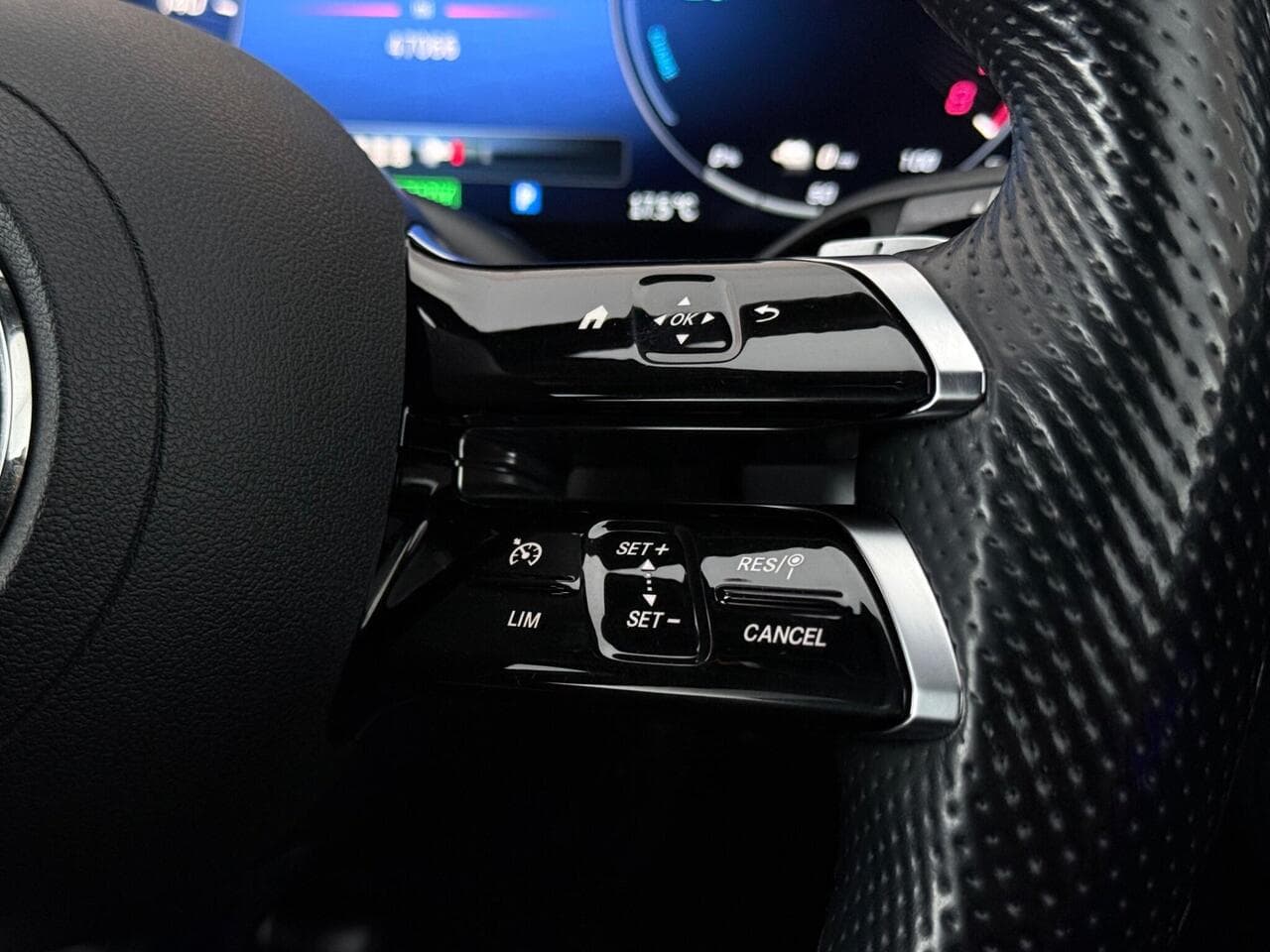 Mercedes-Benz C Class thumbnail Misc Controls